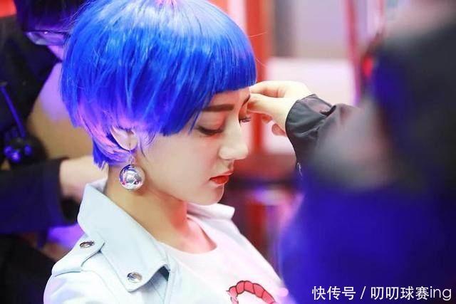 换个发色像换头！郑爽解封颜值，昆凌像洋娃娃，唯独热巴颜值下降