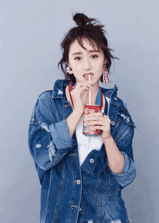 在穿搭方面颇有心得的袁冰妍, 裤子都能穿出180cm的既视感, 佩服