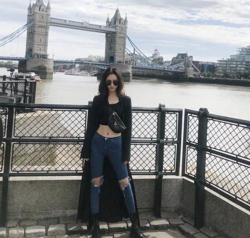 张予曦近照帅到犯规！露脐衫出镜大秀腹肌！网友：确定有86斤？