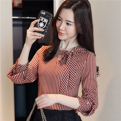 姐姐身穿紧身打底衫，那动人心魄的气质，真的让人着迷