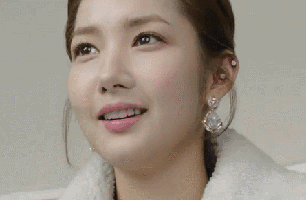 朴敏英到底往脸上打了什么?Q弹的水光肌让人目不转睛!