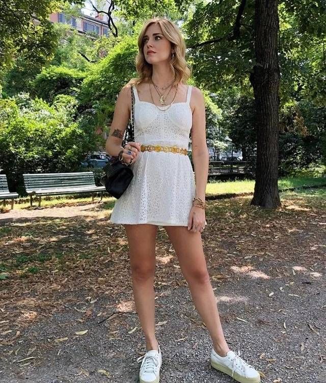 平胸女孩穿衣服简直太美了!那大胸姑娘到底该怎么办?