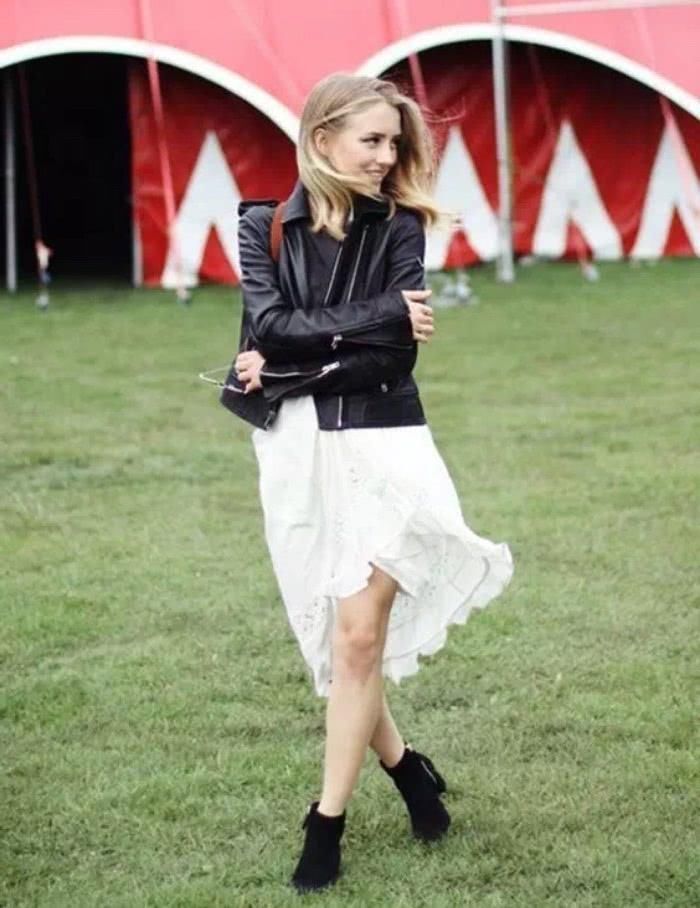 时尚的外套+优雅的连衣裙，轻松打破沉闷感，让人怦然心动!