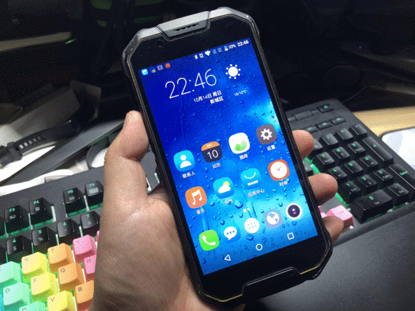 萝卜谈数码 篇二:大妈首发:摧毁一部手机有多难?三防手机MANN 8S不完全暴力测试