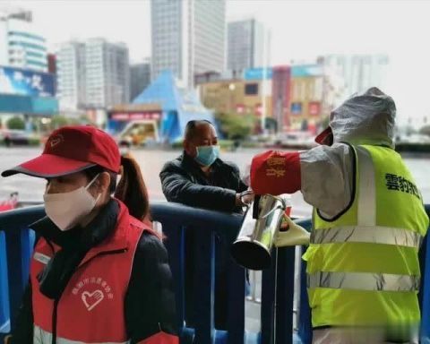  时不时：怎么回事？岳阳这里聚集了大波湖北人，时不时还传来掌声？