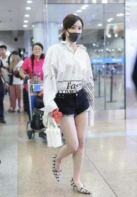 佟丽娅牛逼啦！运动裤穿出三角裤效果，网友：袁姗姗都没你敢穿！