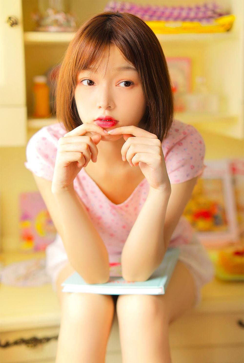 尤物美女清爽短发长腿撩人性感写真