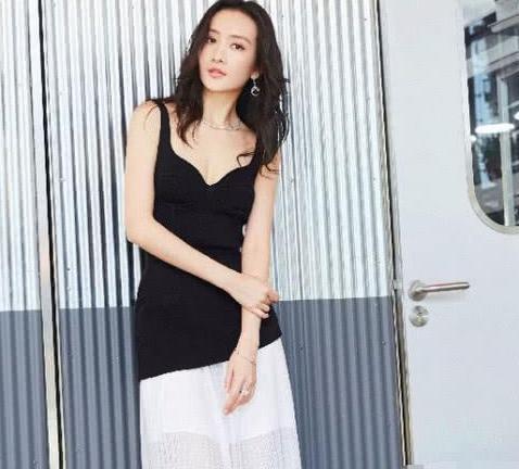 一般人想不到的穿着，大美女王鸥却做到了，真的好漂亮