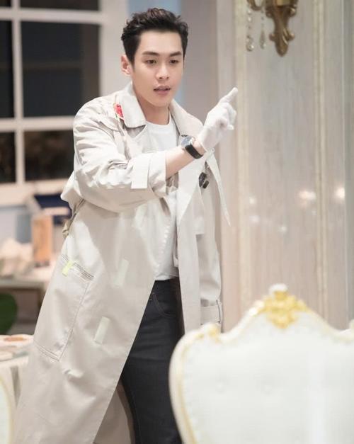 张若昀这么没自信？要穿15厘米的“泡沫鞋”增高，却意外有个性