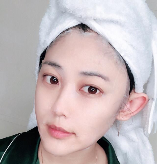  [敷面膜]皮肤粗糙暗沉？注意睡前的四个护肤小技巧，皮肤越变越好