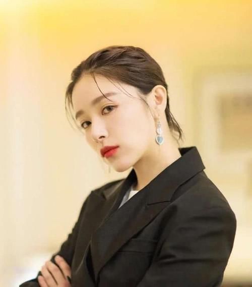  定妆喷雾@为什么刚化完妆的时候挺好，过了一两个小时之后就和没化妆一样？