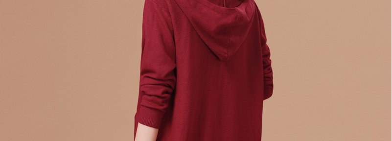 有一种秋装:叫秋开衫，35岁的美女穿气质十足，上档次特显年轻