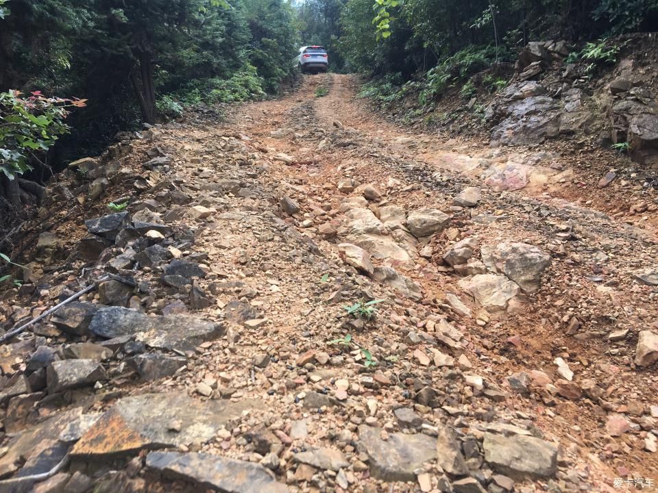 全新一代路虎发现揽胜在翁源穿越丛林挑战大坡开心的越野之旅