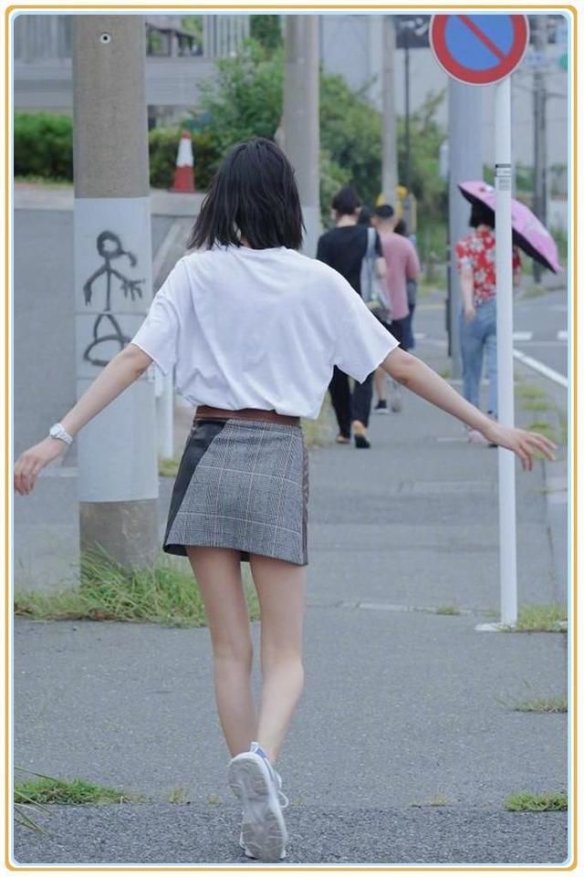 看了古力娜扎的包臀裙，再看看刘雯，才知道熟女和少女差距有多大