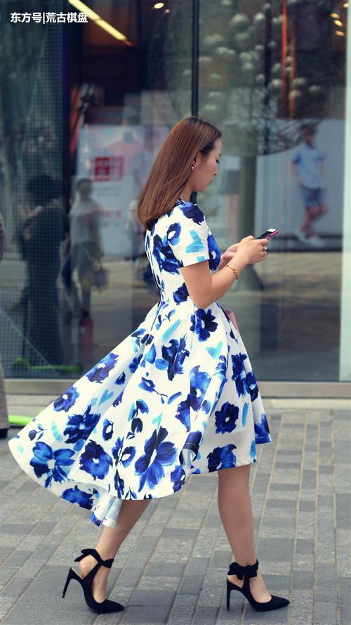 出门为什么要穿尖头细高跟，看了她们的搭配，你也会选这款鞋子