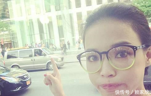 别以为戴眼镜就没法化妆，看看赵丽颖怎么用眼镜妆扑倒塘主！