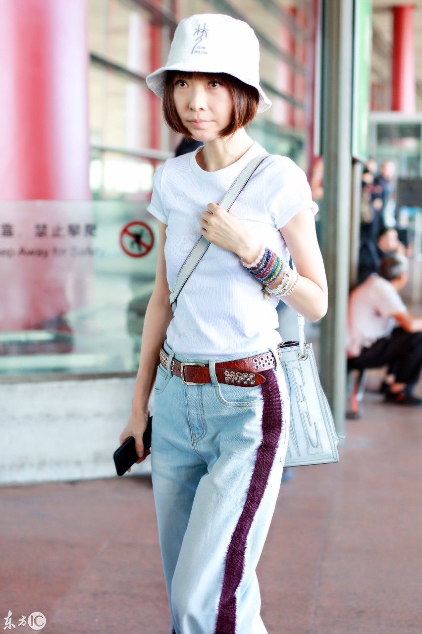 鲁豫现身北京,看侧颜以为发型回到过去,看到刘海我才放心