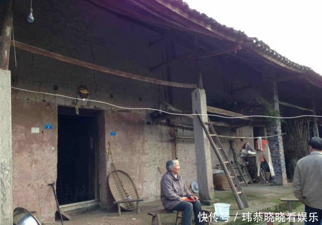  「老农」农村户口迁出后，留下的房屋和宅基地属于谁？听听淳朴