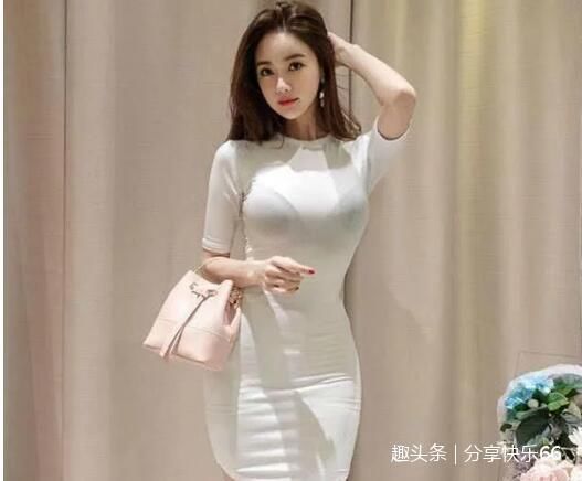 紧身包臀裙小姐姐，紧身勾勒出迷人的线条，很招人喜欢！