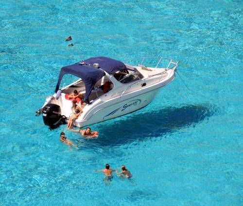 世界上最危险的水域，海水清澈无比!远远望去船只像漂浮在空中