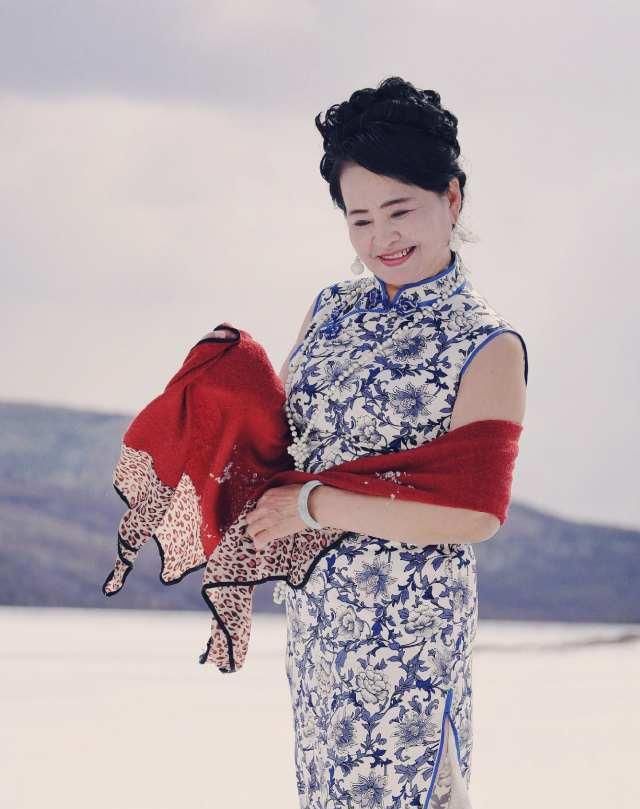  #服饰#中国传统服饰旗袍在雪地里绽放