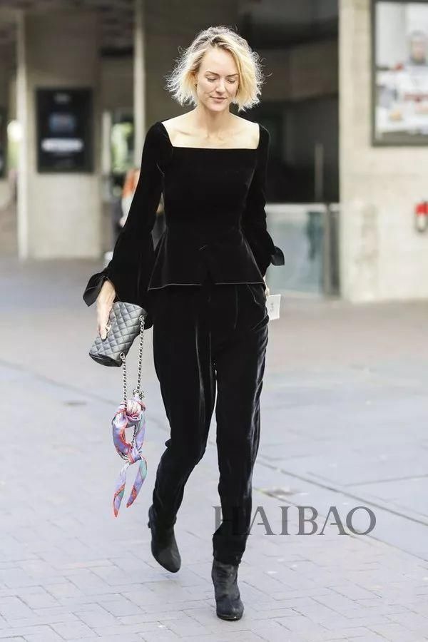 厉害| 今年最最最流行的小方领，时髦的同时居然还能显脸小!