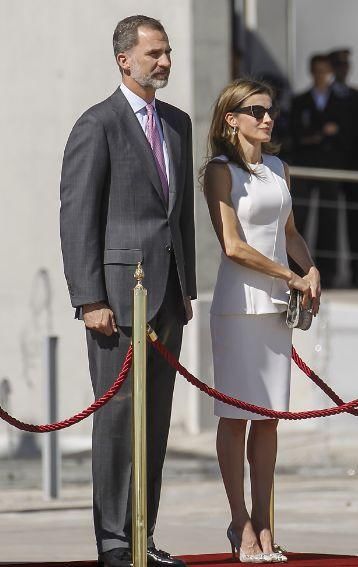 身高1米6却被封为时尚王妃！不输凯特的西班牙王妃衣品简直开了挂