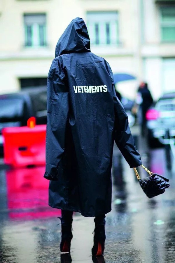 防雨防晒 夏天可以穿的时髦外套了解一下