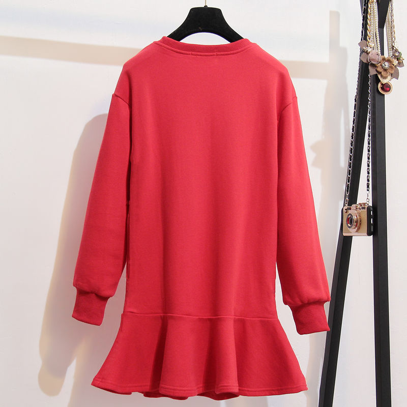 现在潮流小姐姐都是连衣裙+百搭，看看如何搭配潮流一线