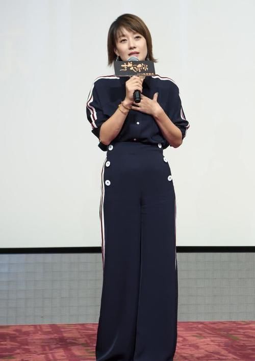  『气质』马伊琍好懂时尚，黑色商务装穿出运动风气质，“蚂蚁身材”真有料
