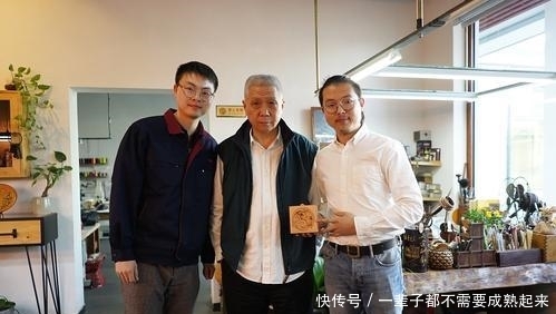 忽悠:店主邀请收藏家吃饭,却被他忽悠走饭桌上筷子筒,到手后当晚溜走