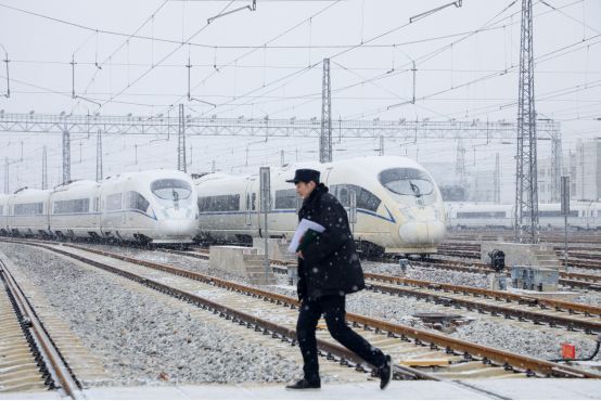 颜值更高了，快来看看北京雪中的“和谐号”“复兴号 ”~