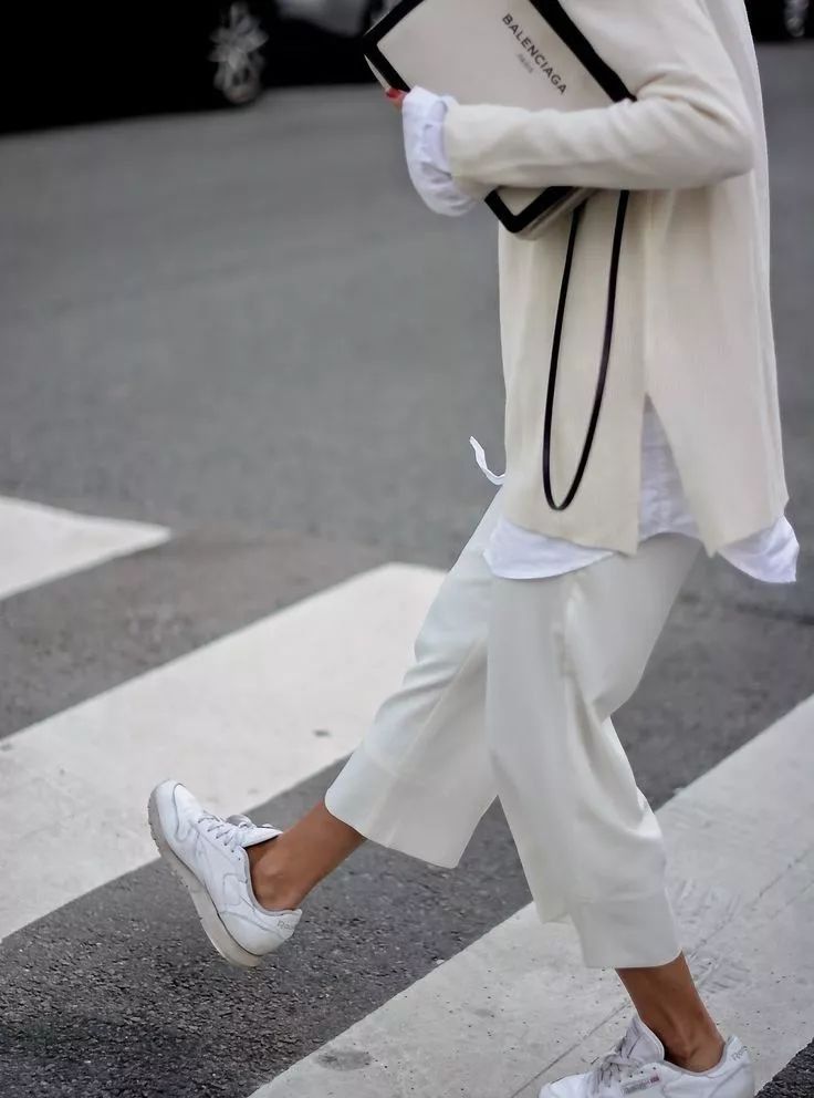 九分裤+运动鞋，才是入秋最潮搭配!!!