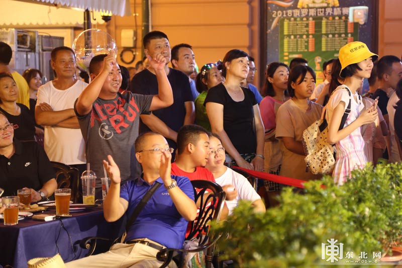 哈尔滨清凉仲夏夜 有歌有舞有酒有美食（组图）