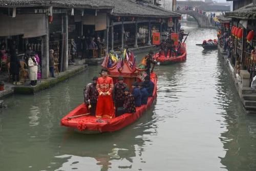 中国游客有一个“困惑”，为什么现在中国的古镇长得越来越像？