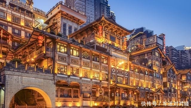 中国“夜景”最美的2座城市，西安上榜，第一名实至名归