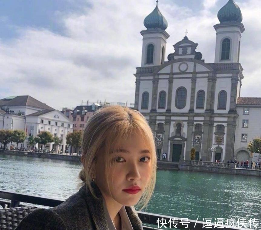  [满满]韩国女团成员旅行穿搭，甜美女孩Yeri的穿搭技巧，不仅显高还显瘦