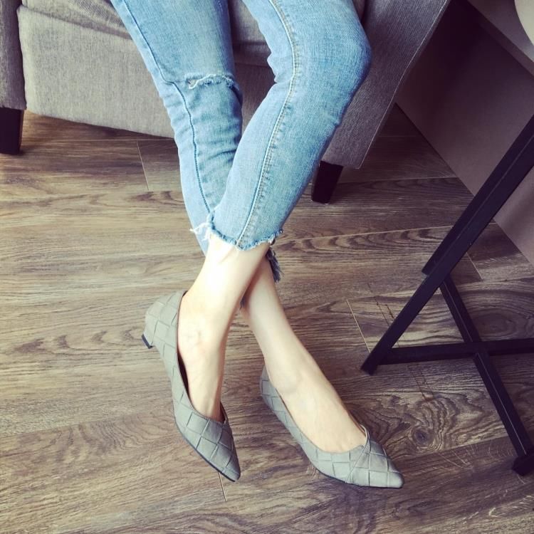 三伏天，35+女人要常穿这些透气干爽的单鞋，尽显纤细脚裸美