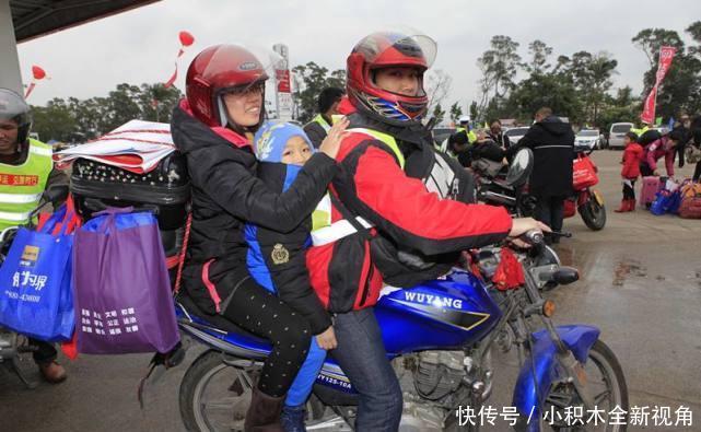  #还要#明明有火车, 农民工为啥还要骑摩托车回家过年 老农说出了