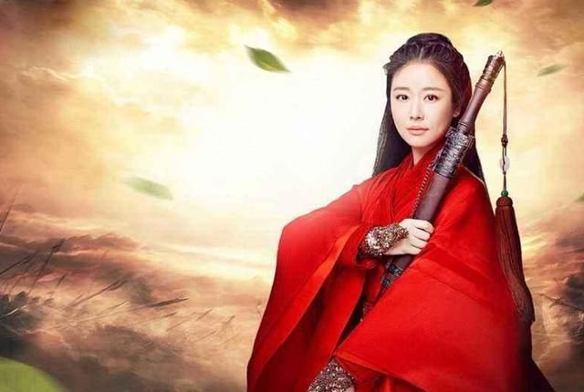 #依旧#她身价上亿,拥有8个“干儿子”,狠扇当红女星,今55岁依旧单身