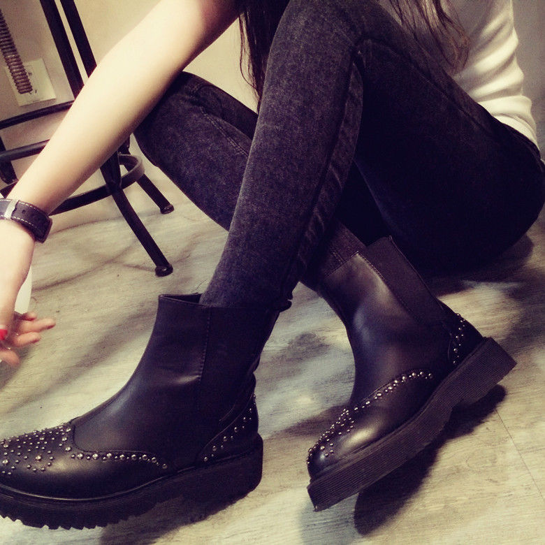 姑娘，你的打底裤过时了，今秋流行这样穿，连背影都美爆了