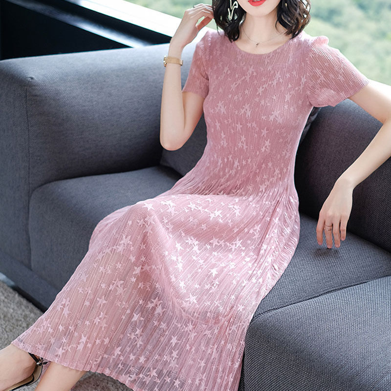 今年特火的连衣裙,一款比一款透气凉快,难怪小姨一下买5件