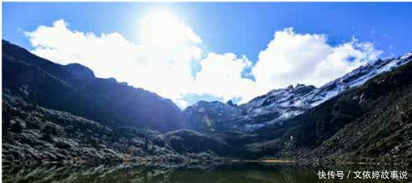 四川小镇，巨大湖水没有鱼，区域内没有蛇，日本人说有水怪鱼龙