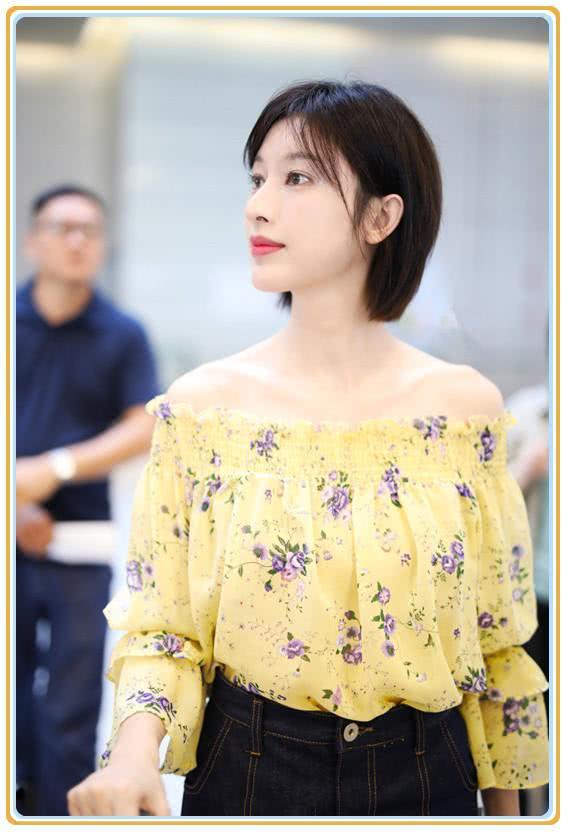 钟丽缇都48岁了，还学张俪穿一字肩装嫩，网友：阿姨能别装了吗？