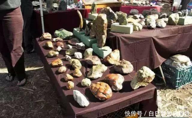  「玉石」谁说老外不玩奇石, 看看国外的石头市场是啥样!