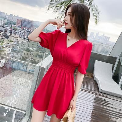 彰显你优雅女人味的连衣裙，时髦显高挑，让你美出天际