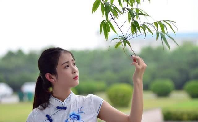  『展现』为什么现在还有人喜欢穿旗袍？大放异彩的旗袍文化，展现东方美