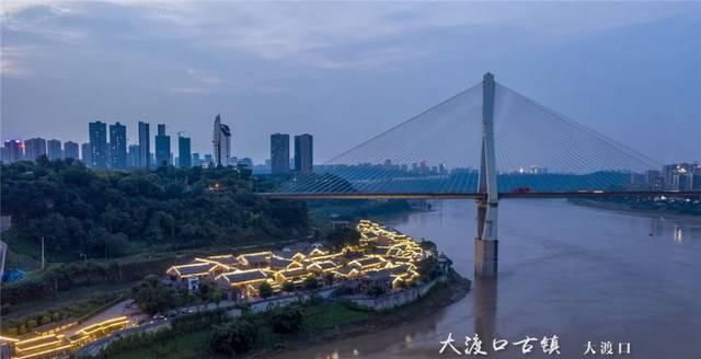 重庆彻底火了！又拿全国第一，网红城市当之无愧！