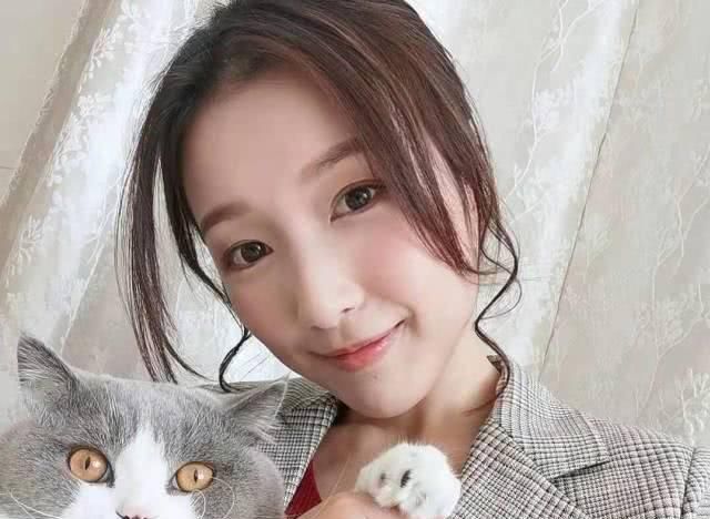  【猫咪】暗指被李泽楷嫌弃？郭嘉文晒逗猫视频，透露牵“男神”的手不容易