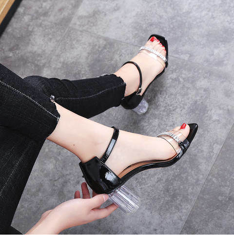 金属与透明胶垫结合的一字横带高跟鞋